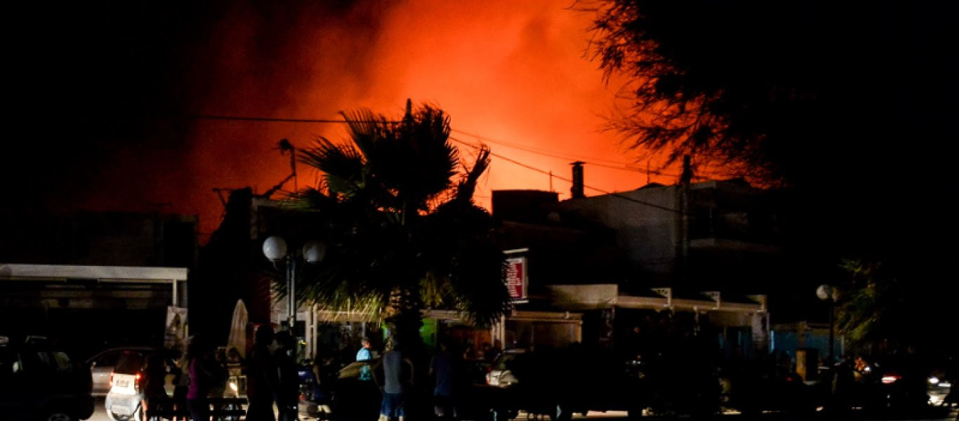 Μέχρι την Κρήτη ο καπνός από την φωτιά στον Κάλαμο (φωτό)